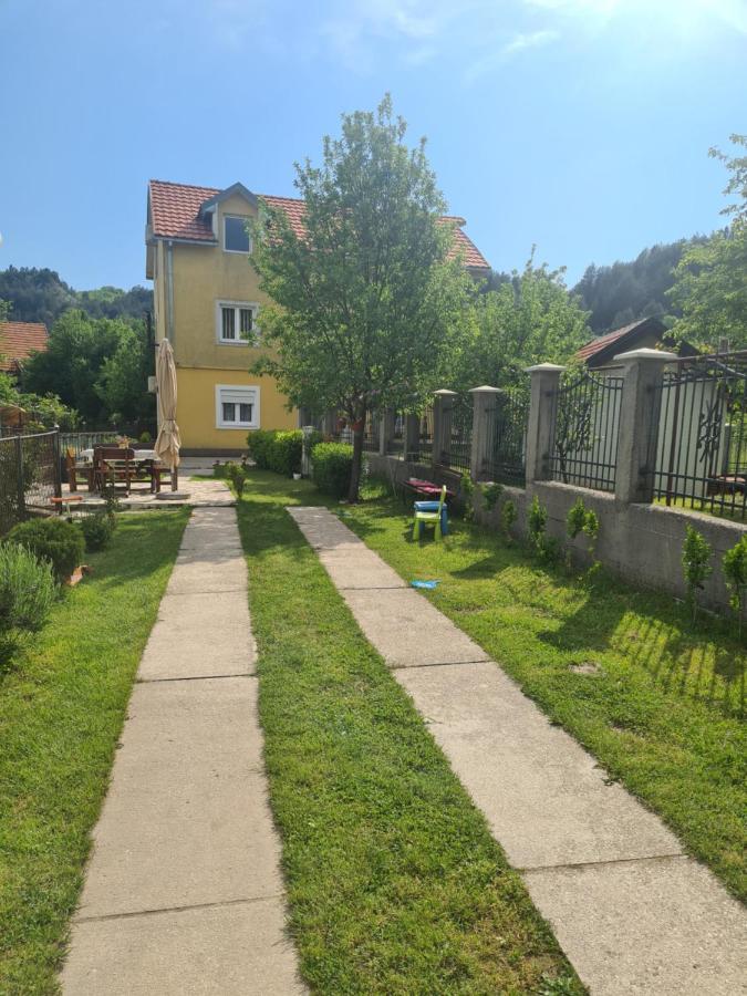 Lucic Guesthouse Cetinje Bagian luar foto
