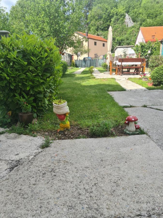 Lucic Guesthouse Cetinje Bagian luar foto
